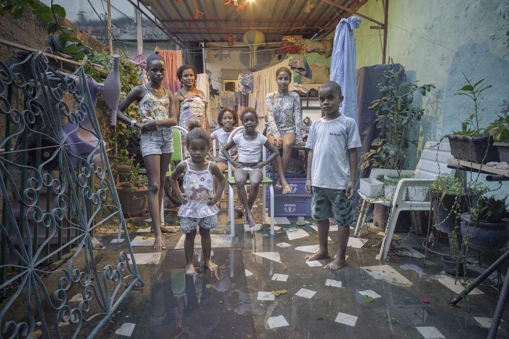 Photographing The Families Of Rio De Janeiro S Favelas