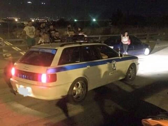 Το περιπολικό που εμφανίστηκε πρόσφατα στο Ολυμπιακό Χωριό, υπενθυμίζοντας στους «κοντράκηδες» τα έργα και τις ημέρες της περιβόητης ομάδας «Σ»/Φωτογραφία: Από κινητό αγνώστου