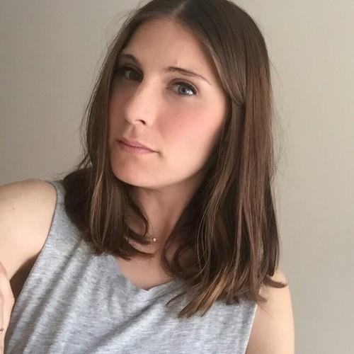 Here’s How Fitting Room Mirrors Make You Look a Lot Better Than You Do