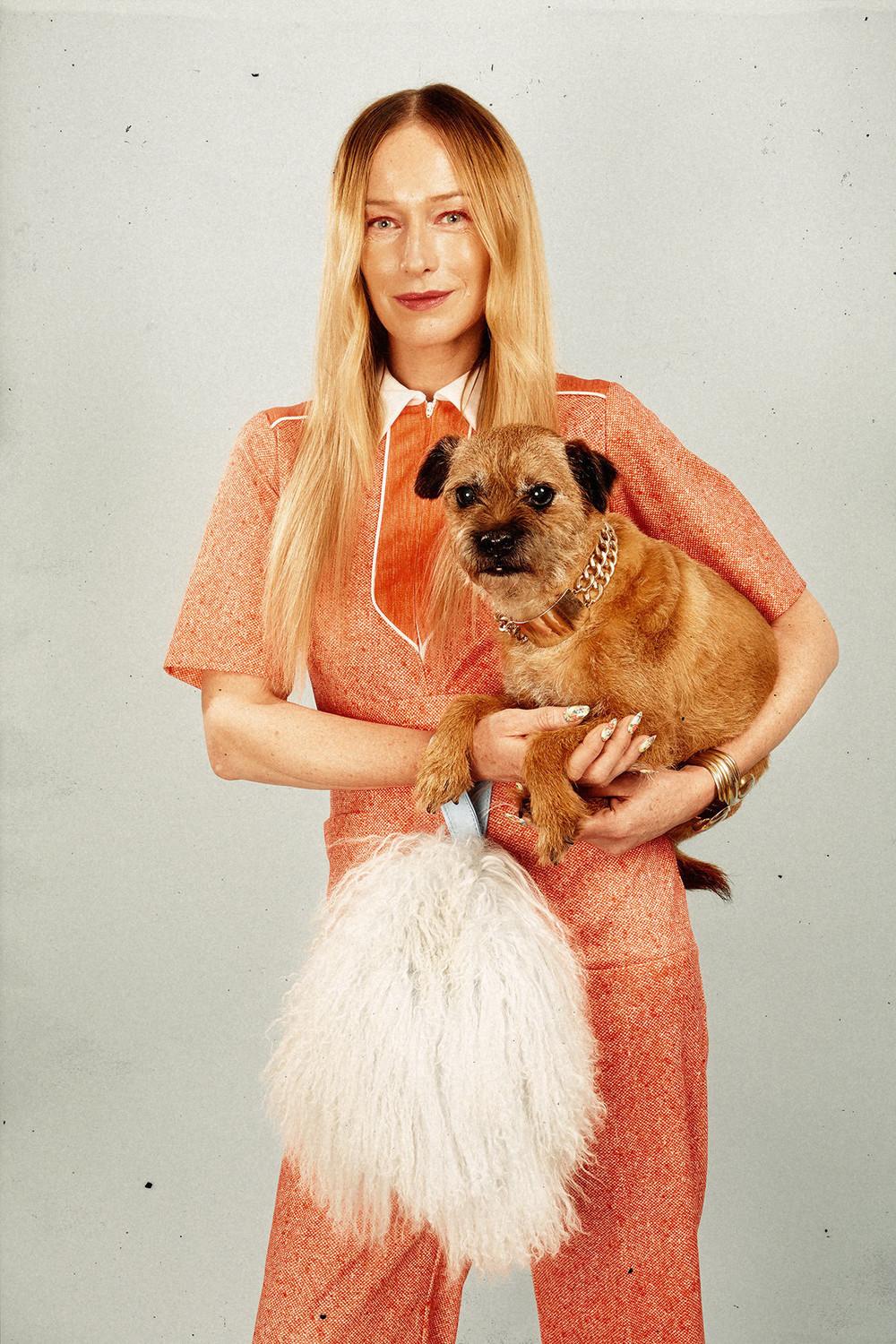 Sacou de la Beyond Retro, geantă Charlotte Simone, colier Topshop