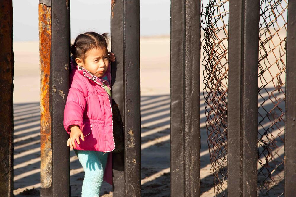photos-of-kids-pretending-to-cross-the-mexican-border-113-127-1421165677-size_1000.jpg