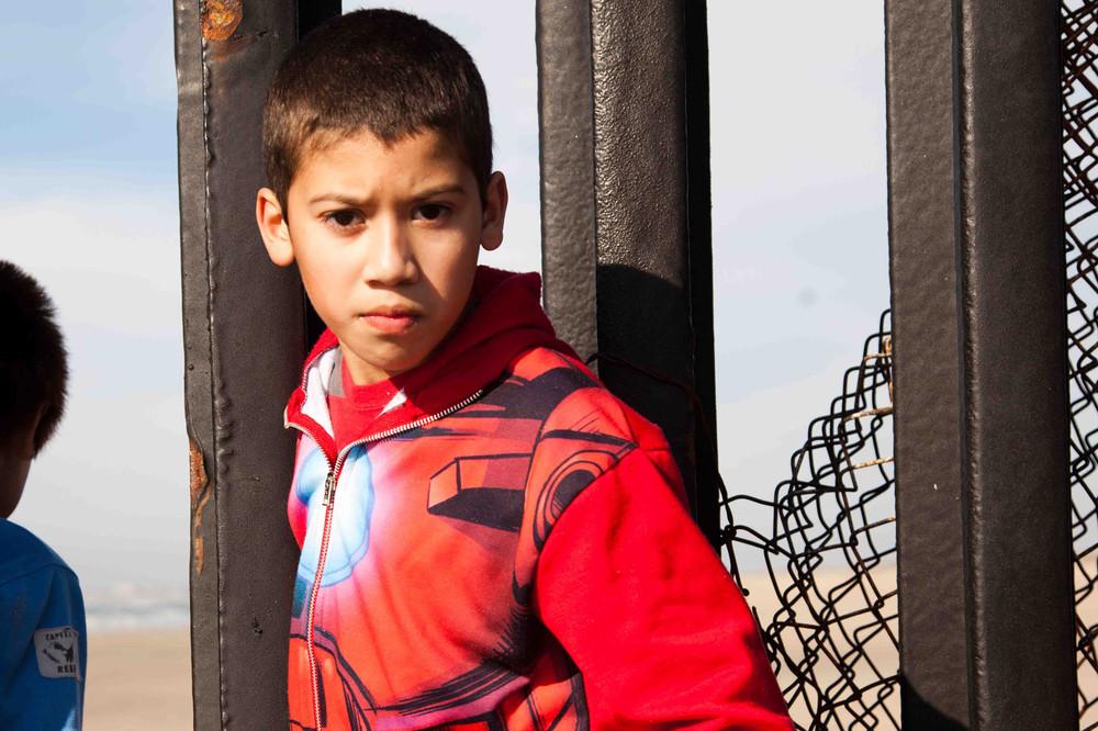 photos-of-kids-pretending-to-cross-the-mexican-border-113-336-1421165682-size_1000.jpg