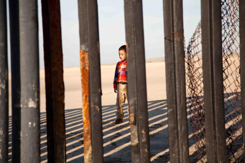 photos-of-kids-pretending-to-cross-the-mexican-border-113-428-1421165688-size_1000.jpg