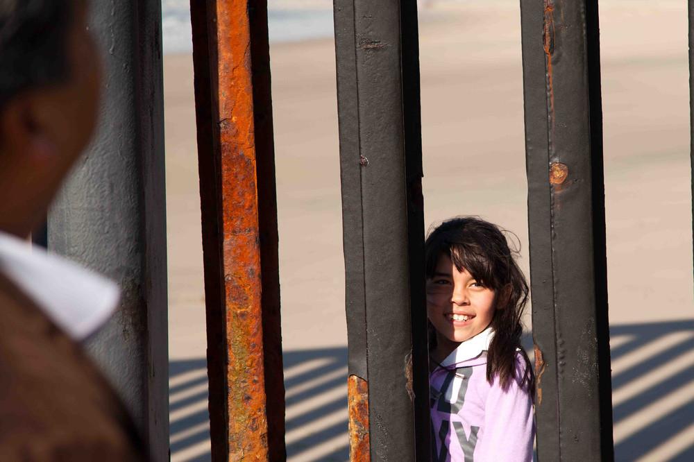 photos-of-kids-pretending-to-cross-the-mexican-border-113-502-1421165695-size_1000.jpg