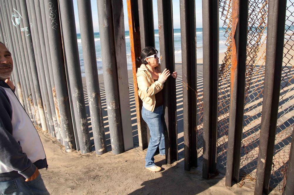 photos-of-kids-pretending-to-cross-the-mexican-border-113-711-1421165680-size_1000.jpg
