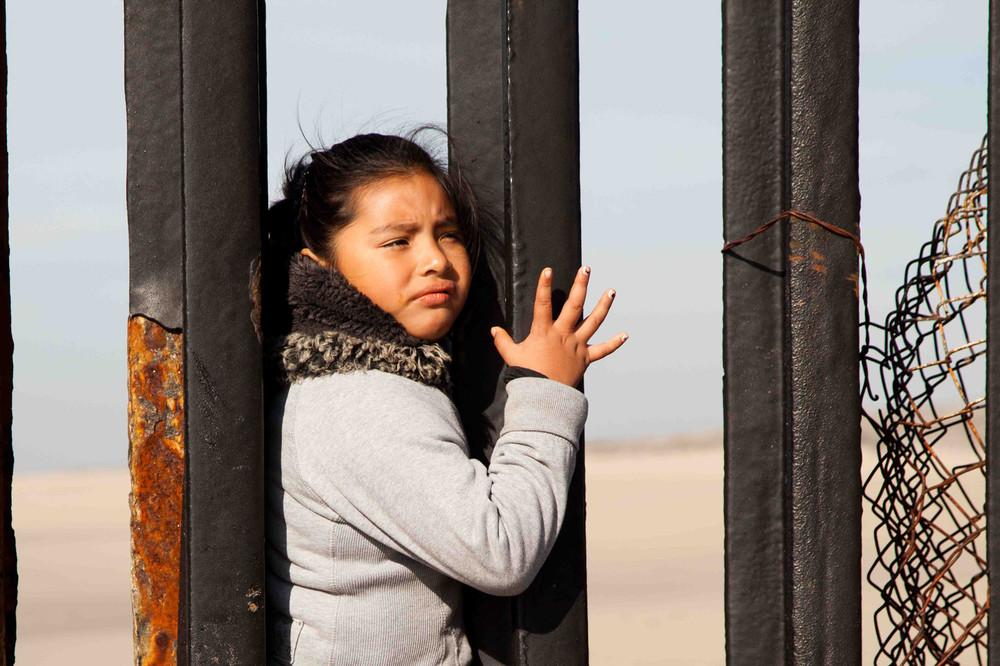 photos-of-kids-pretending-to-cross-the-mexican-border-113-876-1421165673-size_1000.jpg