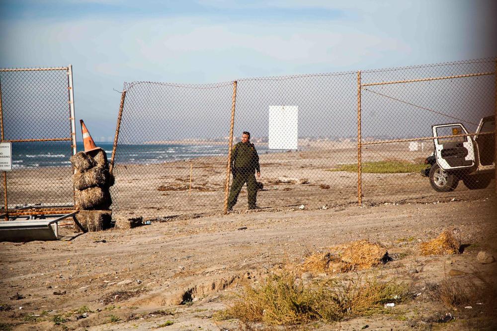 photos-of-kids-pretending-to-cross-the-mexican-border-113-899-1421165699-size_1000.jpg
