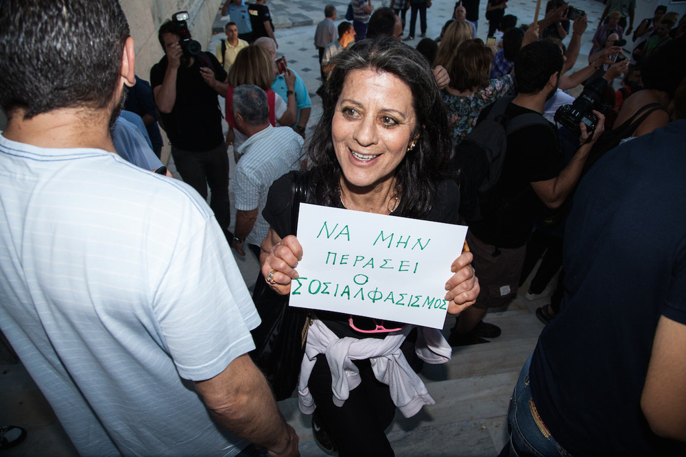 aytoi-einai-oi-ellines-pou-goustaroun-eu