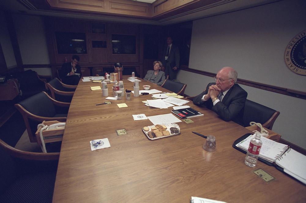 the-national-archive-just-released-photos-of-dick-cheney-during-911-265-321-1437773903-size_1000.jpg