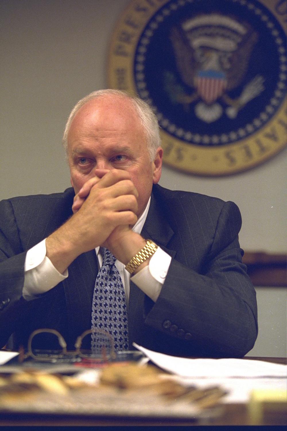 the-national-archive-just-released-photos-of-dick-cheney-during-911-265-578-1437773910-size_1000.jpg