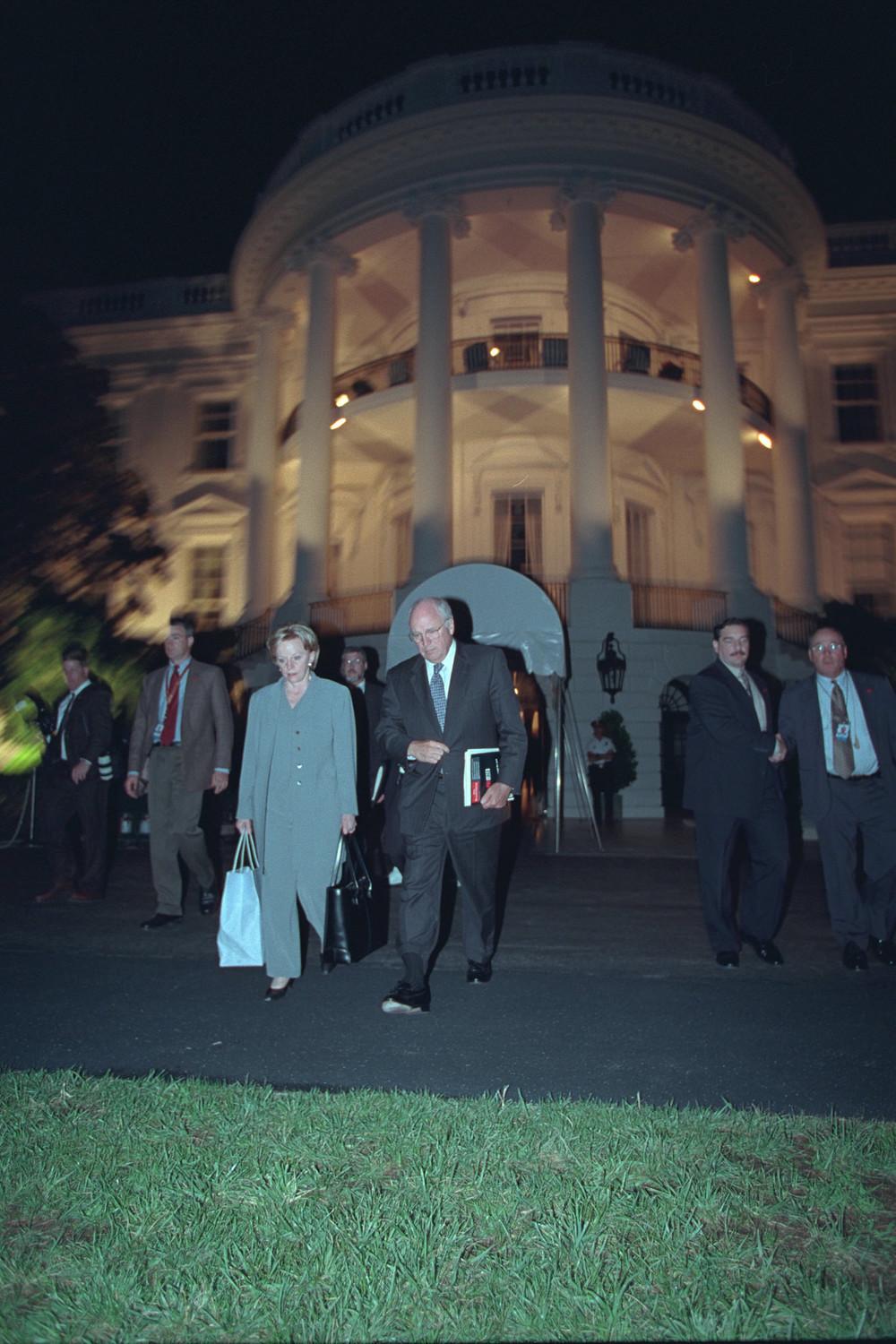 the-national-archive-just-released-photos-of-dick-cheney-during-911-265-806-1437773894-size_1000.jpg