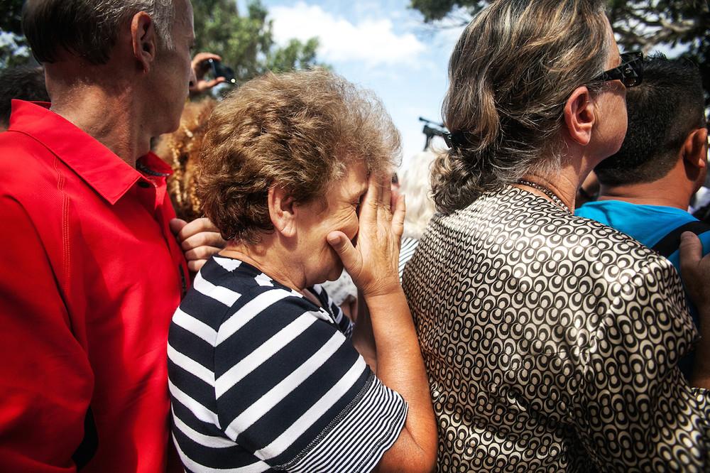 Προσευχή περιμένοντας την εικόνα να περάσει.