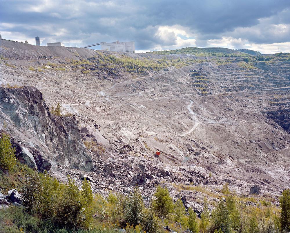 Photos of a Former Asbestos Mining Town That's Lost Its Identity VICE