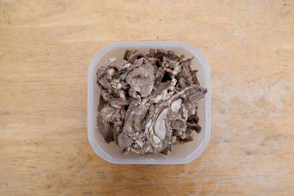 Agujas de res refrigeradas.
