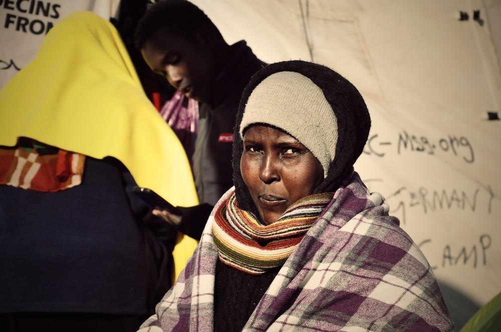 «Γυναίκα από Σομαλία, θύμα αγκυλώσεων για το θέμα του ασύλου στην Ευρώπη, ανάμεσα στους χιλιάδες που έχουν εγκλωβιστεί στην Ειδομένη. 07-11-2015»