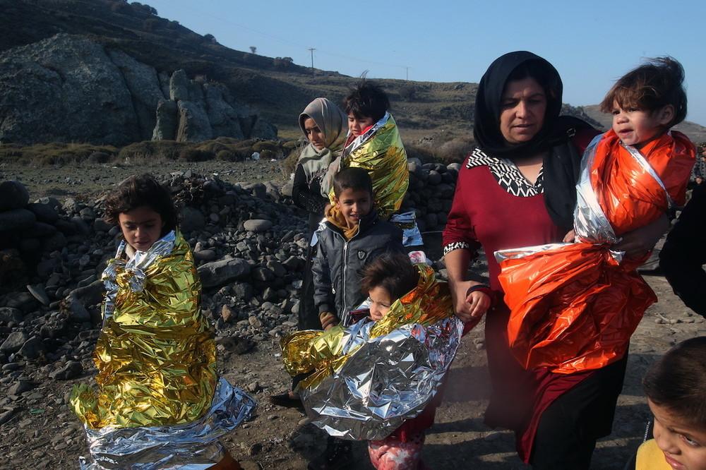 «Αφγανοί πρόσφυγες φτάνουν στη Λέσβο στην ακτογραμμή μεταξύ Συκαμιάς και Μολύβου. Νοέμβριος 2015»