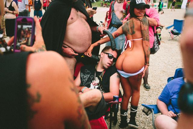 Pull out your cock Lets dance in the hood shake that ass