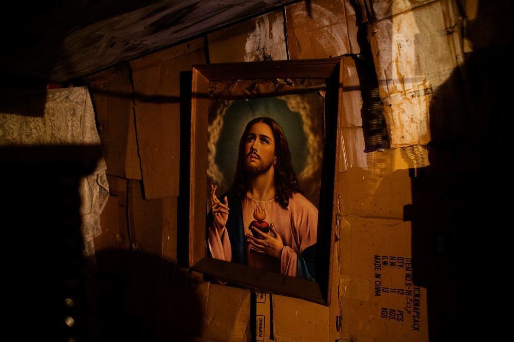 Μια εικόνα του Ιησού στον τοίχο ενός σπιτιού στον οικισμό Stara Gazela του Βελιγραδίου. Αύγουστος 2009.