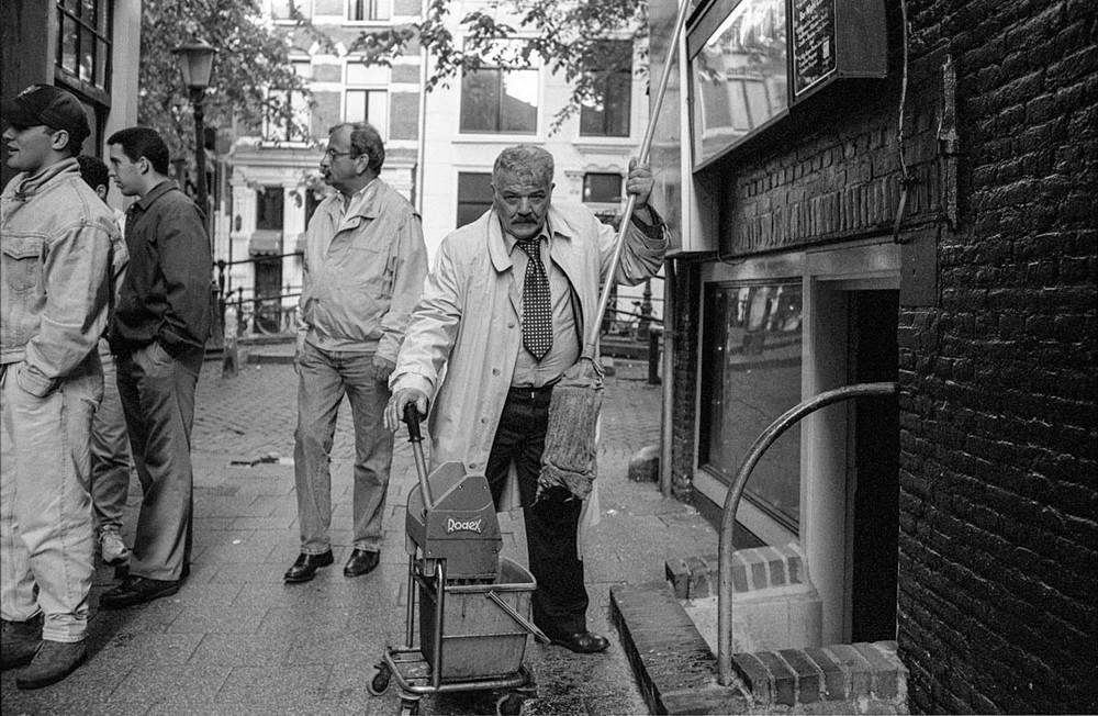 amsterdam-red-light-district-90s-876-493-1481297286